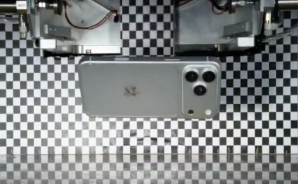 В сеть утекли внутренние видео Apple с краш-тестами будущего iPhone