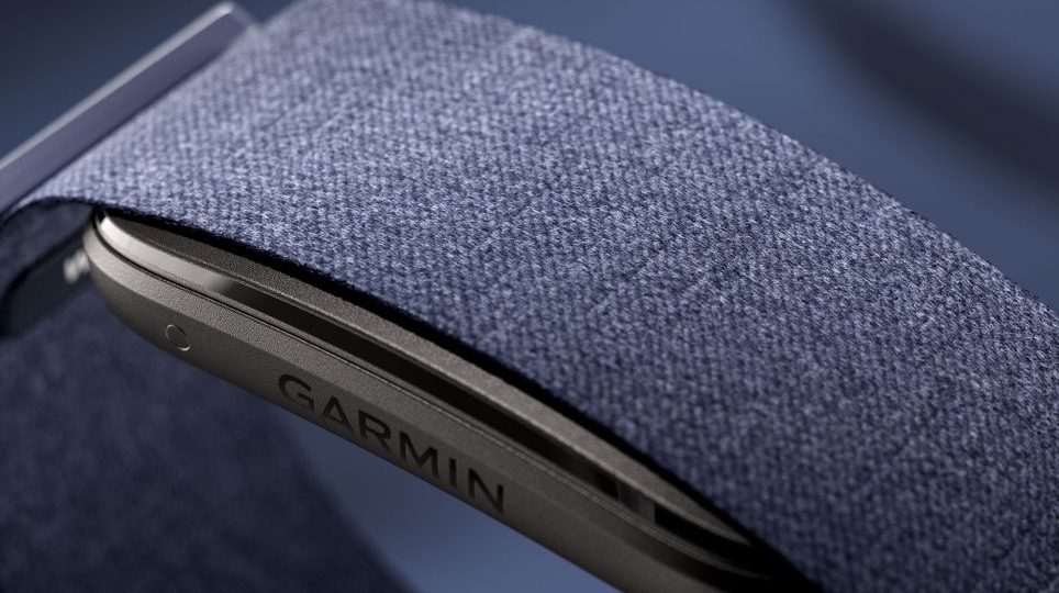 Убийца Whoop без платных подписок: Garmin представила новый фитнес-браслет Cirqa