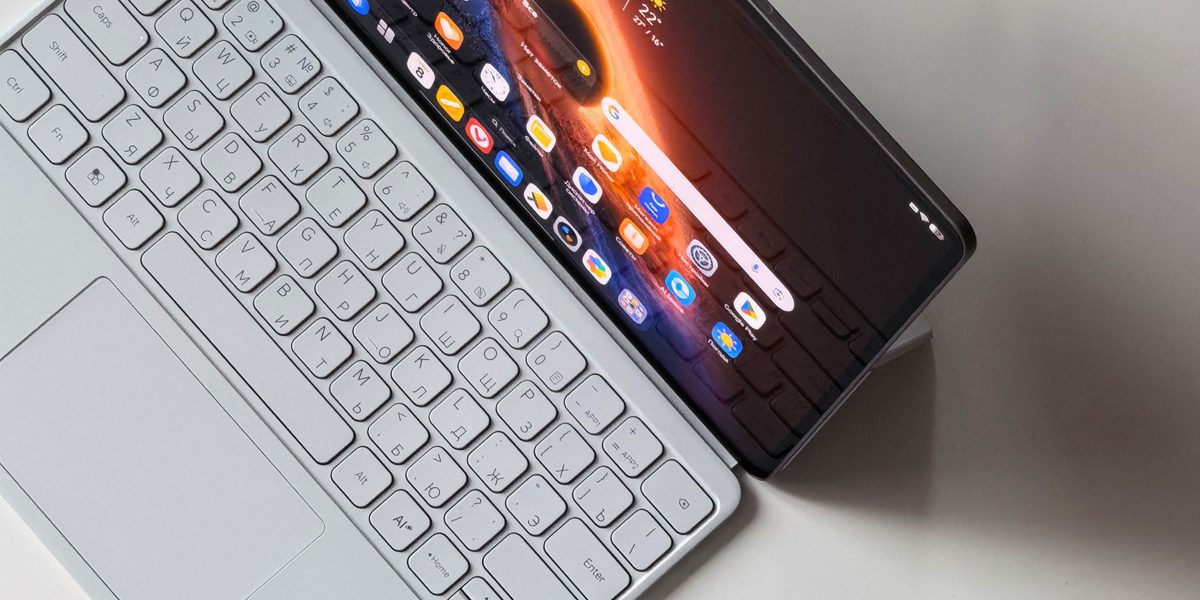 Первый взгляд на HONOR MagicPad 4: планшет, который хочет быть ноутбуком